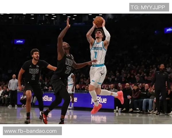 米勒表现低迷11投仅中3全场仅得14分助攻和篮板均不理想